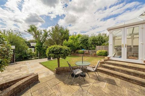 36 Hythe End Road, Wraysbury, Staines-upon-thames, TW19 5AR