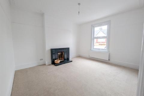18a Broadway, Leigh-on-sea, SS9 1AW