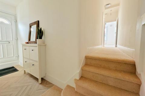 18a Broadway, Leigh-on-sea, SS9 1AW