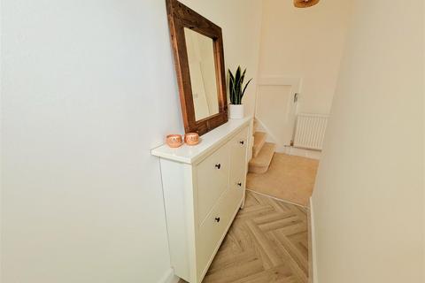 18a Broadway, Leigh-on-sea, SS9 1AW