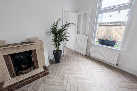 18a Broadway, Leigh-on-sea, SS9 1AW
