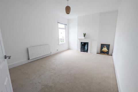 18a Broadway, Leigh-on-sea, SS9 1AW