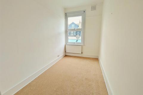 18a Broadway, Leigh-on-sea, SS9 1AW