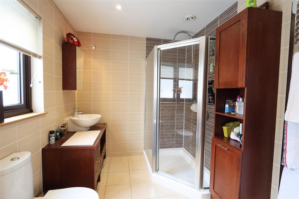 Master ensuite edit 2.jpg