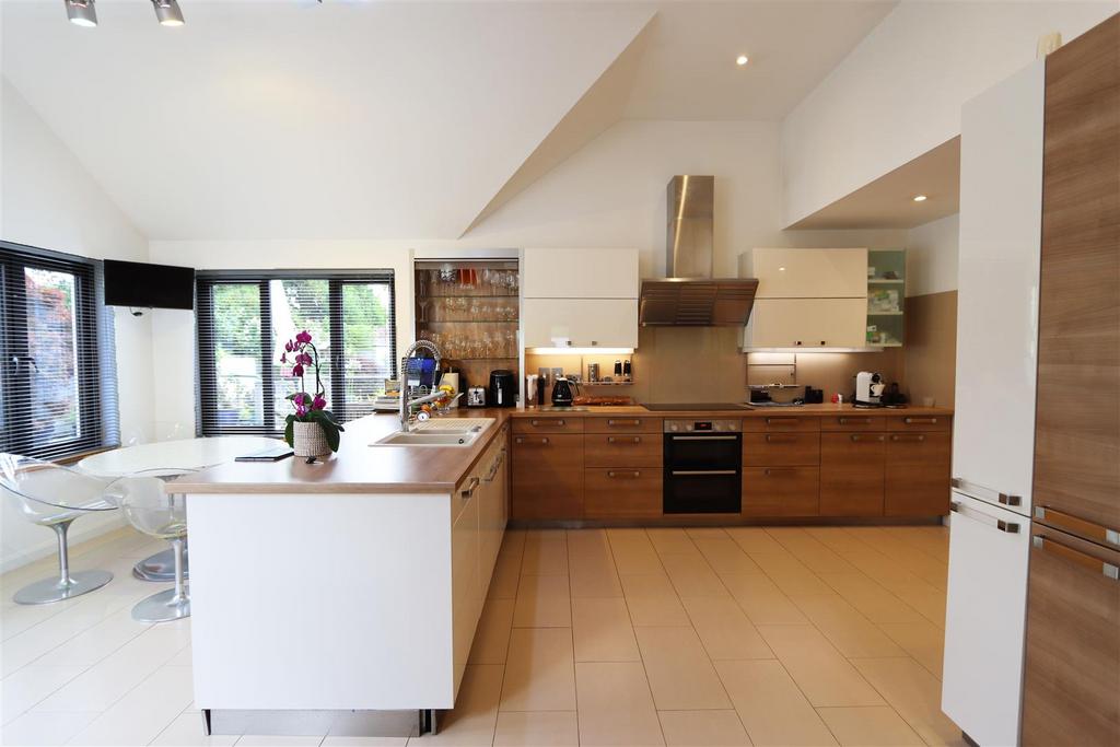 Kitchen edit 3.jpeg