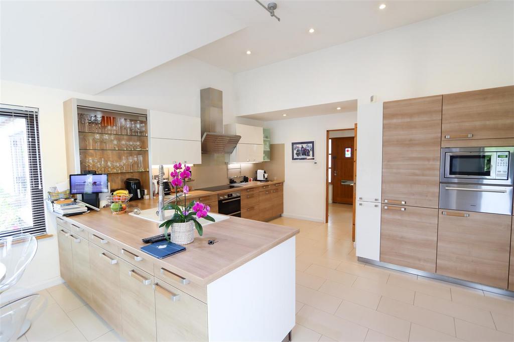 Kitchen edit 4.jpg