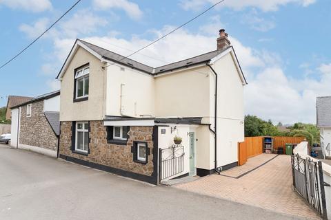 2 bedroom semi-detached house for sale, Wern Road, Sebastopol, NP4