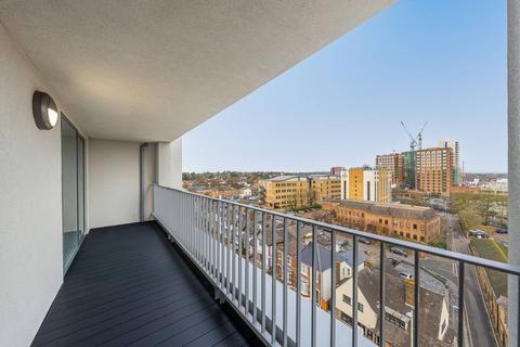 3 bedroom flat for sale, Junction Court, Watford WD17