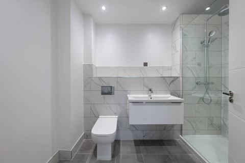 3 bedroom flat for sale, Junction Court, Watford WD17
