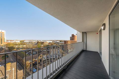 2 bedroom flat for sale, Junction Court, Watford WD17