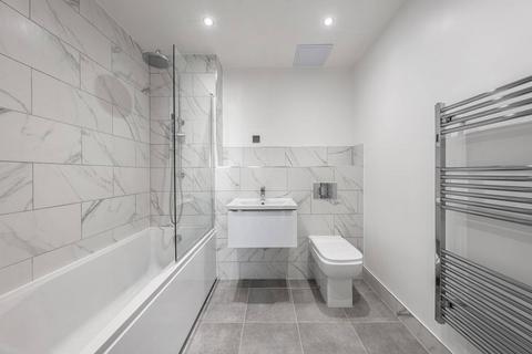 2 bedroom flat for sale, Junction Court, Watford WD17