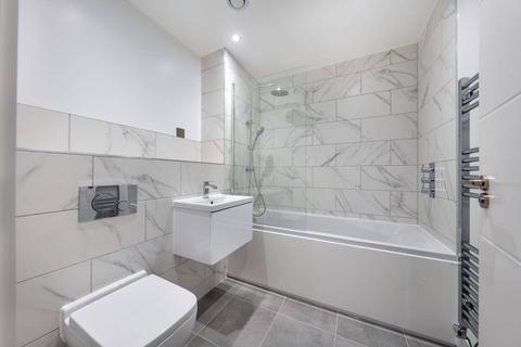2 bedroom flat for sale, Junction Court, Watford WD17