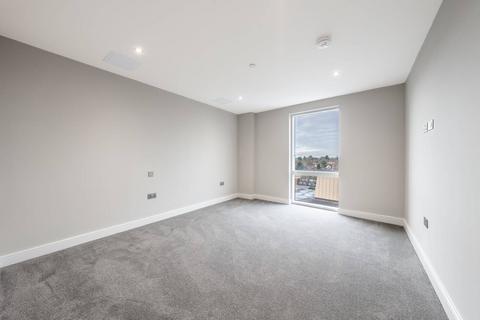 3 bedroom flat for sale, Junction Court, Watford WD17