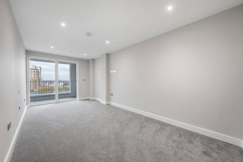 3 bedroom flat for sale, Junction Court, Watford WD17