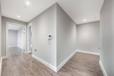3 bedroom flat for sale, Junction Court, Watford WD17