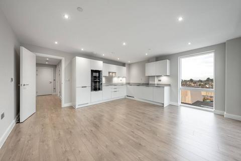 3 bedroom flat for sale, Junction Court, Watford WD17