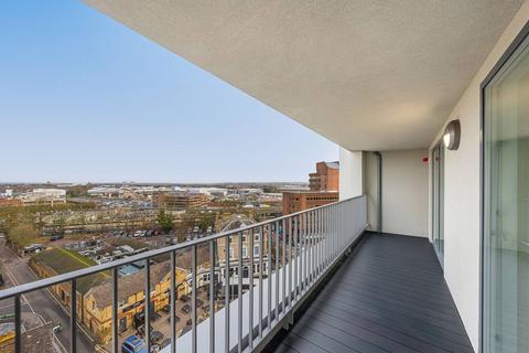 3 bedroom flat for sale, Junction Court, Watford WD17