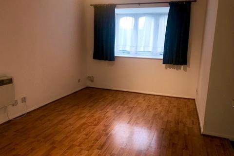 1 bedroom flat to rent, Percy Gardens, Worcester Park KT4