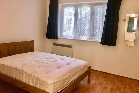 1 bedroom flat to rent, Percy Gardens, Worcester Park KT4