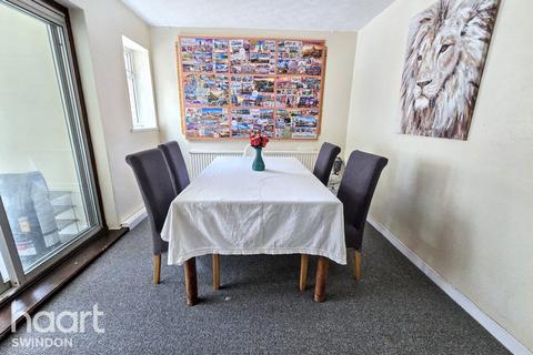 38 Bodiam Drive, Toothill, Swindon, SN5 8BE