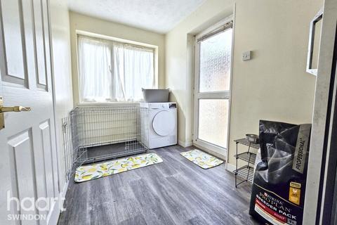 38 Bodiam Drive, Toothill, Swindon, SN5 8BE
