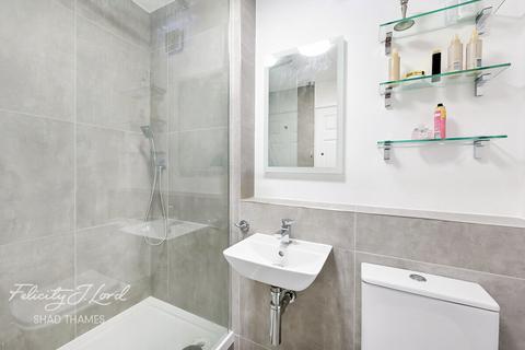 1 bedroom apartment for sale, St Saviours Wharf, Shad Thames, SE1