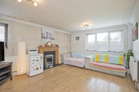 140 Glasgow Road, Edinburgh, EH12 8LR
