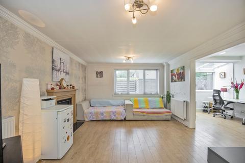 140 Glasgow Road, Edinburgh, EH12 8LR