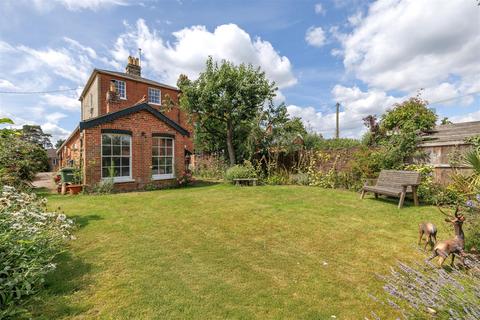 4 bedroom semi-detached house for sale, London Road, Beccles NR34