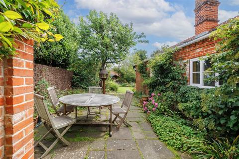 4 bedroom semi-detached house for sale, London Road, Beccles NR34