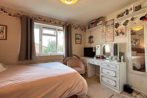 undefined, at Fleetham Gardens, Wokingham, Lower Earley RG6