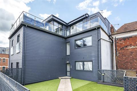 2 bedroom penthouse for sale, Lyons Crescent, Tonbridge, Kent, TN9