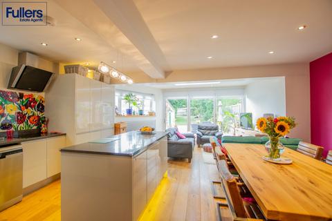 4 bedroom semi-detached house for sale, Oakwood Crescent, London N21