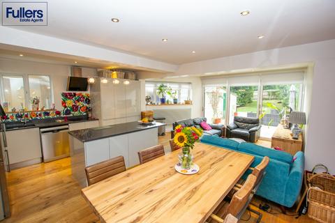 4 bedroom semi-detached house for sale, Oakwood Crescent, London N21