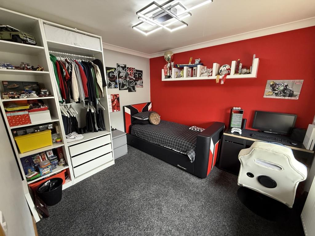 Front Double Bedroom 2
