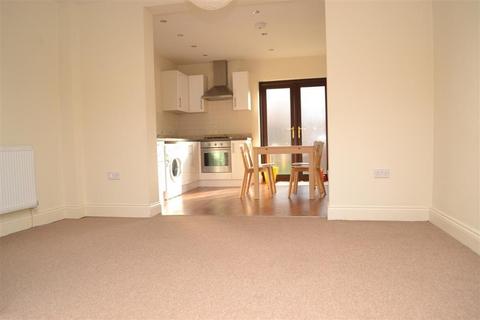 3 bedroom end of terrace house to rent, Homefield Gardens, Surrey CR4