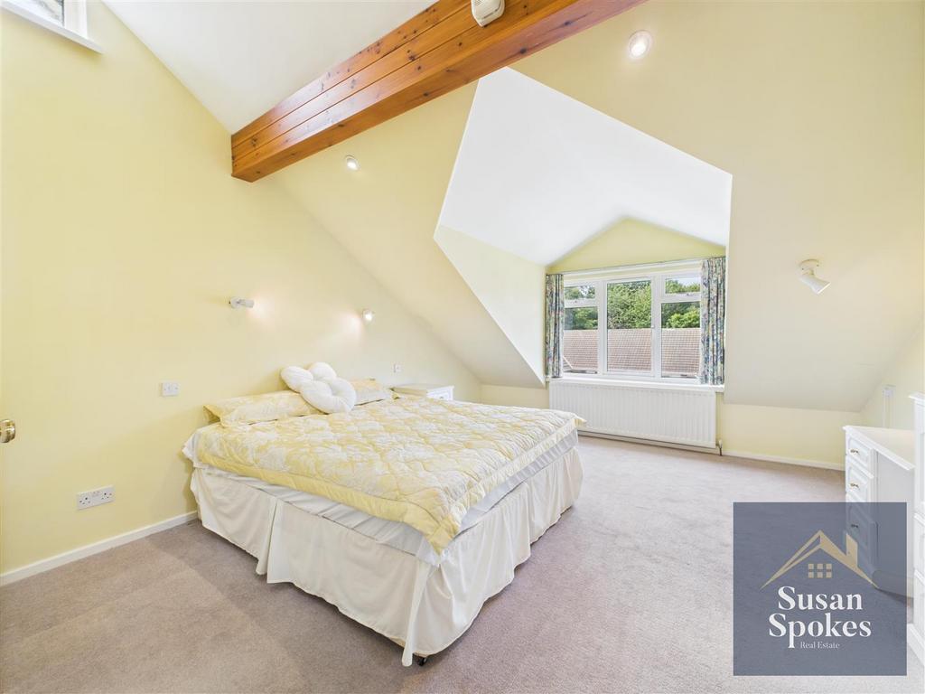 CAM01858 G0-PR0147-STILL020.jpg