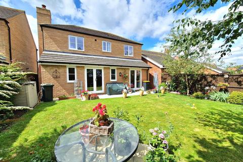 4 bedroom detached house for sale, Turnpike Gardens, Bedford