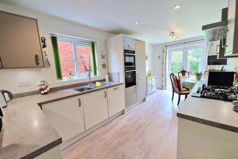 4 bedroom detached house for sale, Turnpike Gardens, Bedford