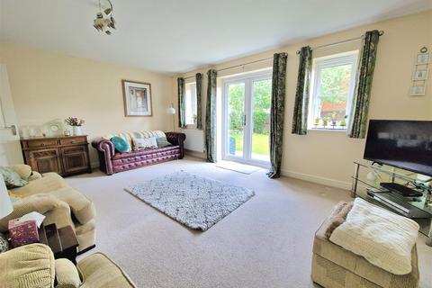 4 bedroom detached house for sale, Turnpike Gardens, Bedford