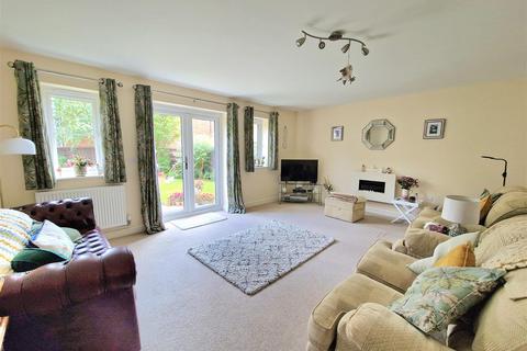 4 bedroom detached house for sale, Turnpike Gardens, Bedford