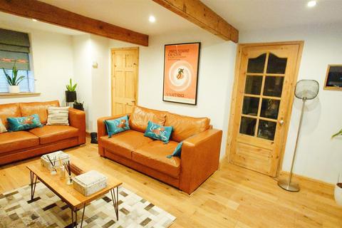 2 bedroom cottage for sale, Springfield Street, Bradford BD13