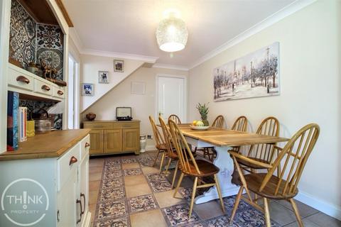 19 Broom Close, Taverham, Norwich, NR8 6FS