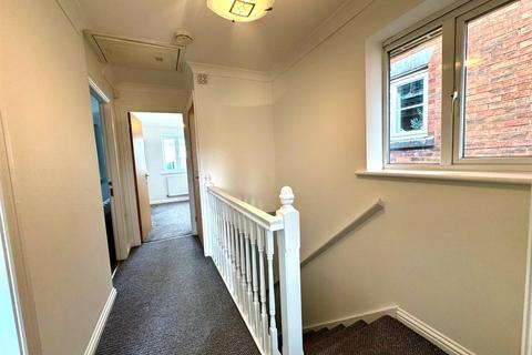 19 Oakley Drive, Oldham, OL1 4TR