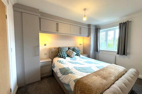 19 Oakley Drive, Oldham, OL1 4TR