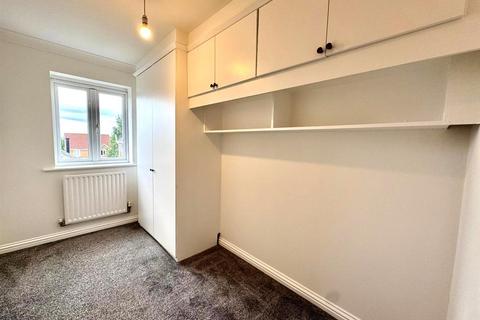 19 Oakley Drive, Oldham, OL1 4TR
