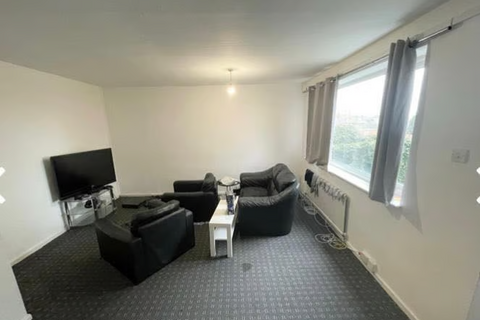 3 bedroom flat to rent, St. Johns Close, Leeds LS6