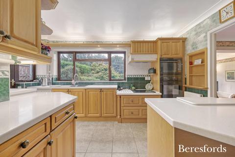 4 bedroom detached house for sale, Roundwood Avenue, Hutton, CM13