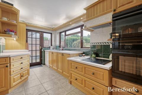 4 bedroom detached house for sale, Roundwood Avenue, Hutton, CM13