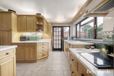 4 bedroom detached house for sale, Roundwood Avenue, Hutton, CM13